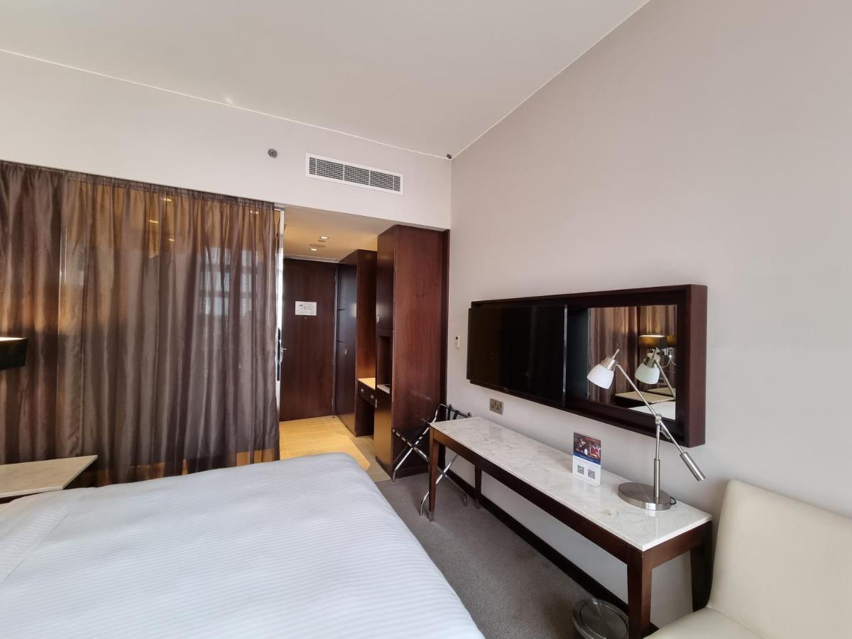 होटल Centro Al Manhal By Rotana Abu Dhabi