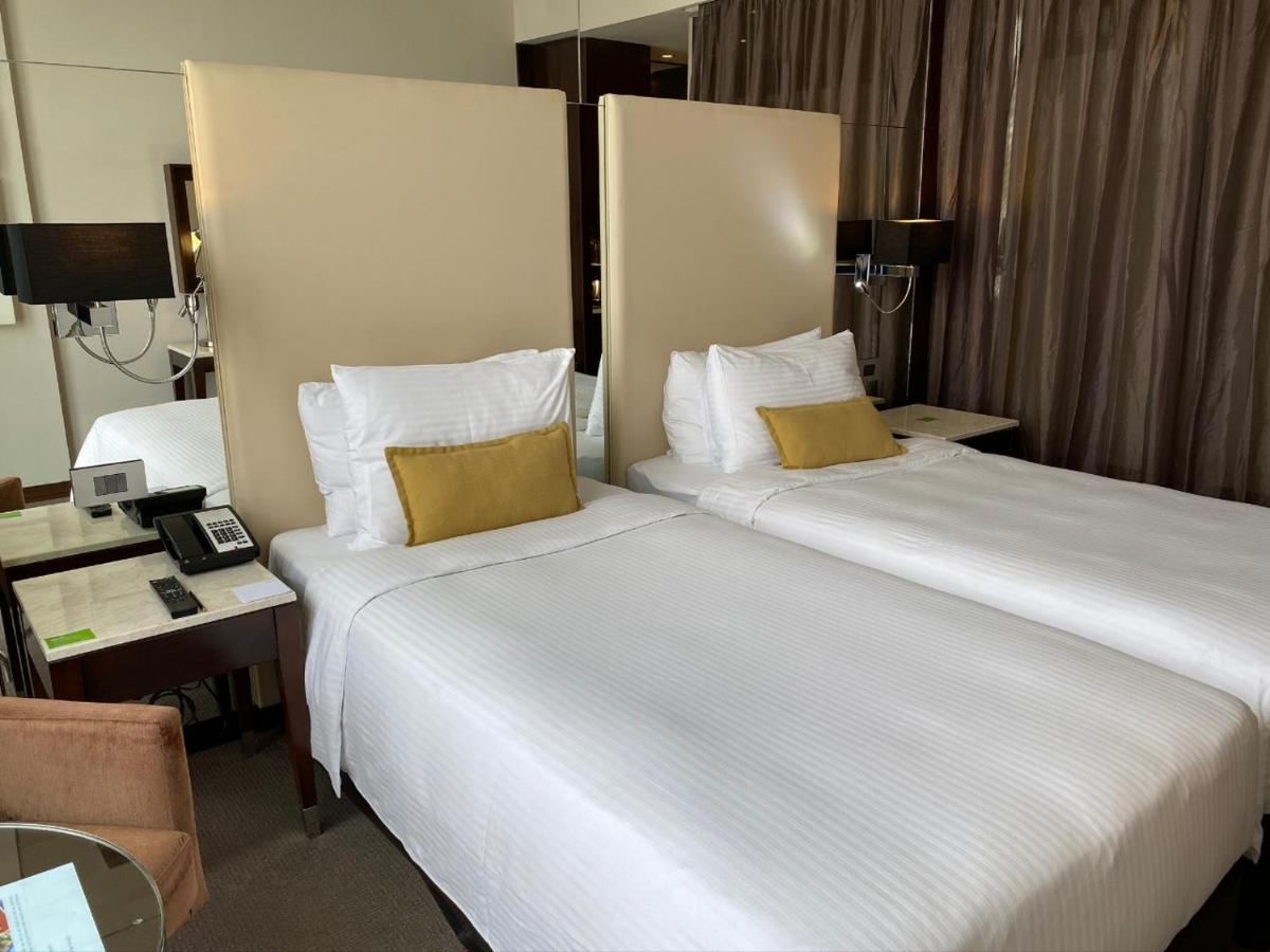 Centro Al Manhal By Rotana होटल 3*