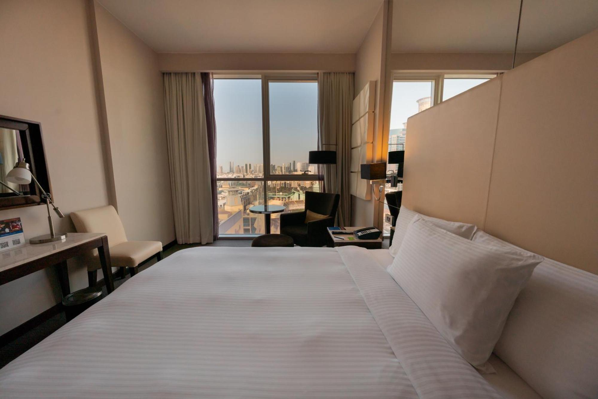 Centro Al Manhal By Rotana होटल