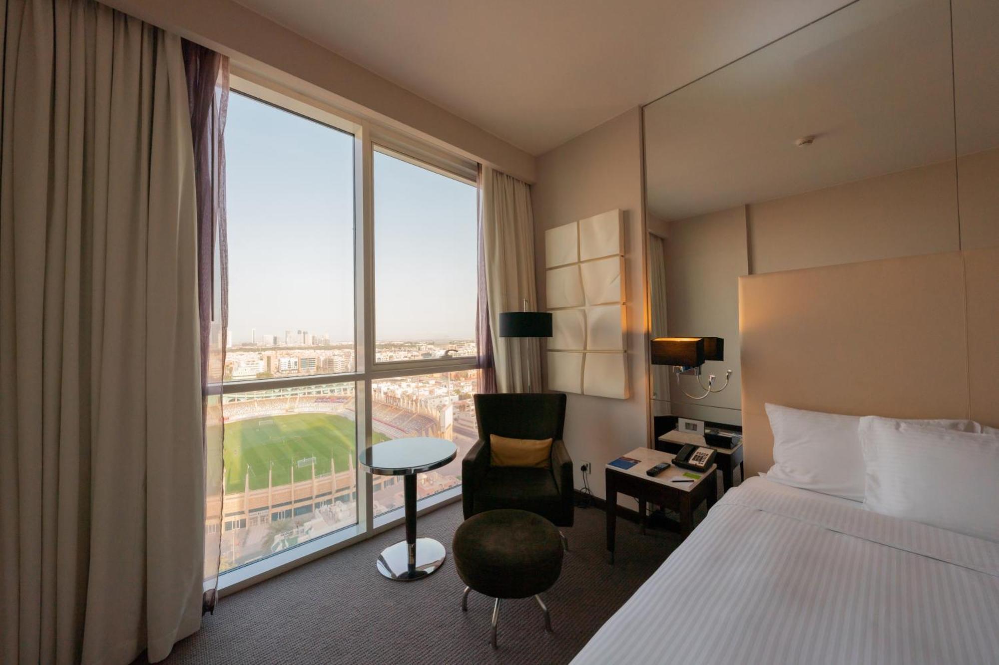 होटल Centro Al Manhal By Rotana 3*