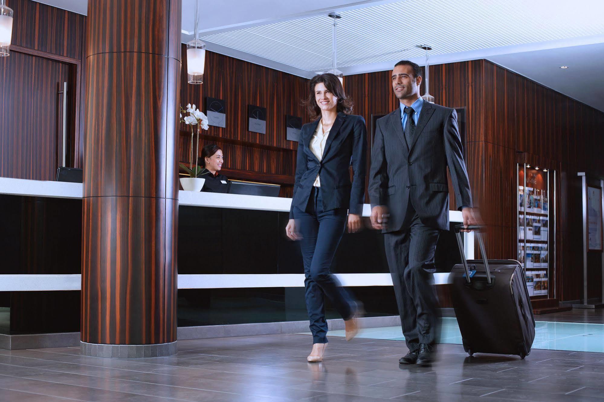 Centro Al Manhal By Rotana Готель 3*